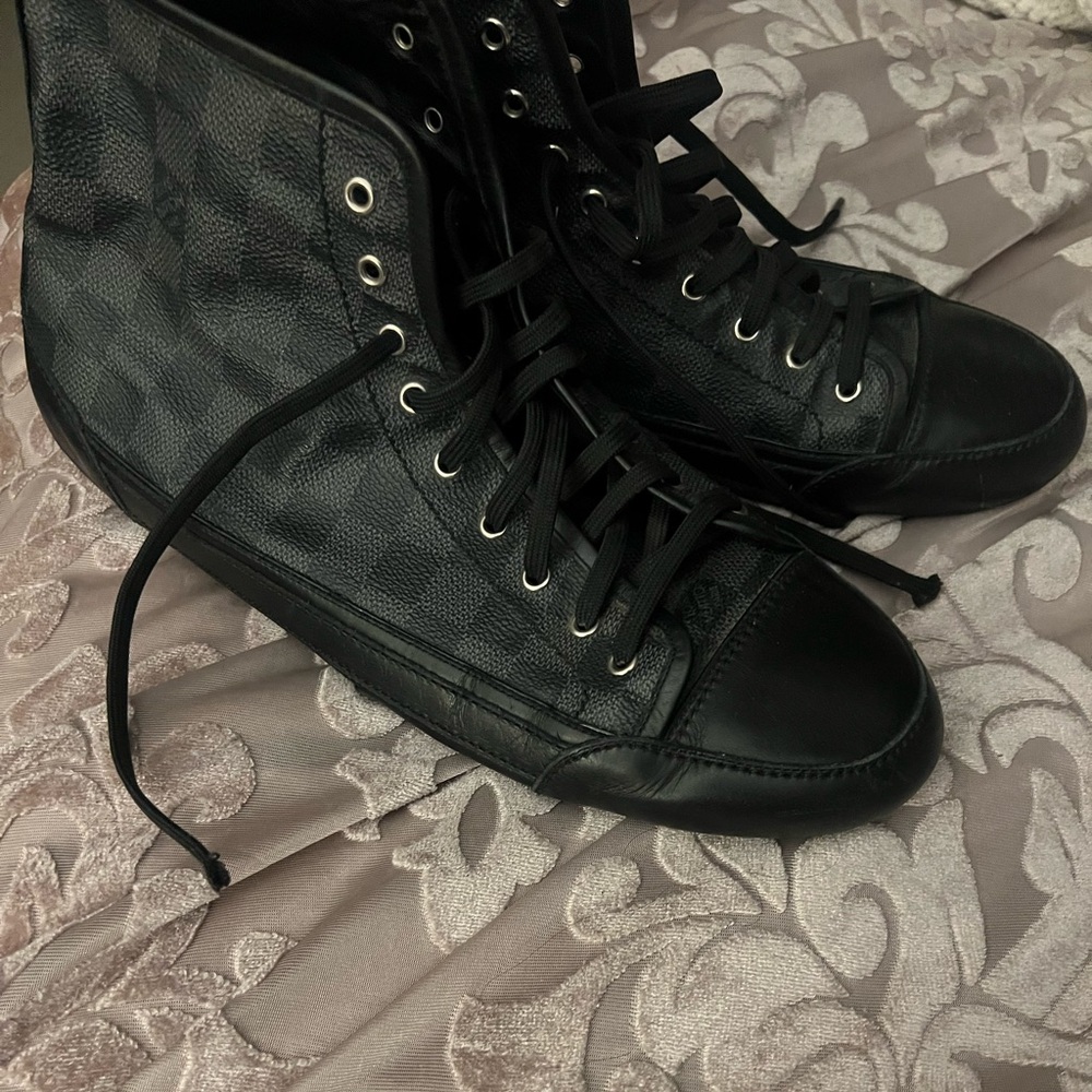 Authentic Louis Vuitton men shoes